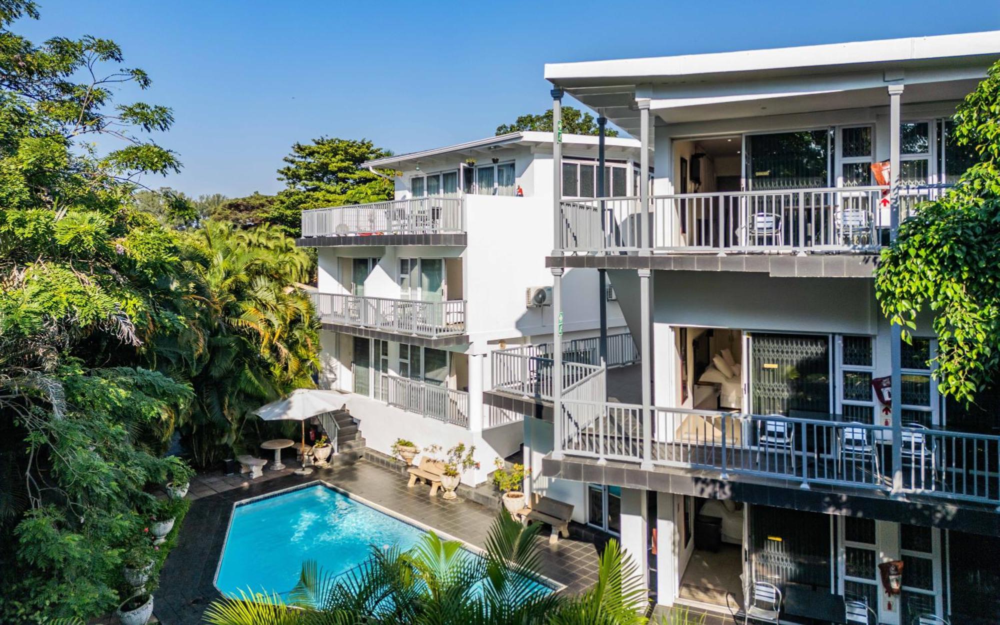 דורבן Beside Still Waters Boutique Hotel מראה חיצוני תמונה