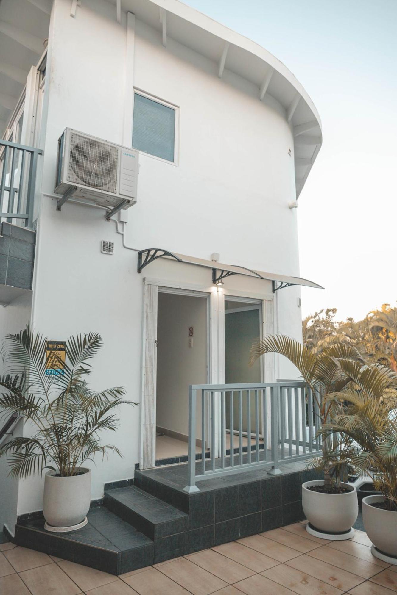 דורבן Beside Still Waters Boutique Hotel מראה חיצוני תמונה