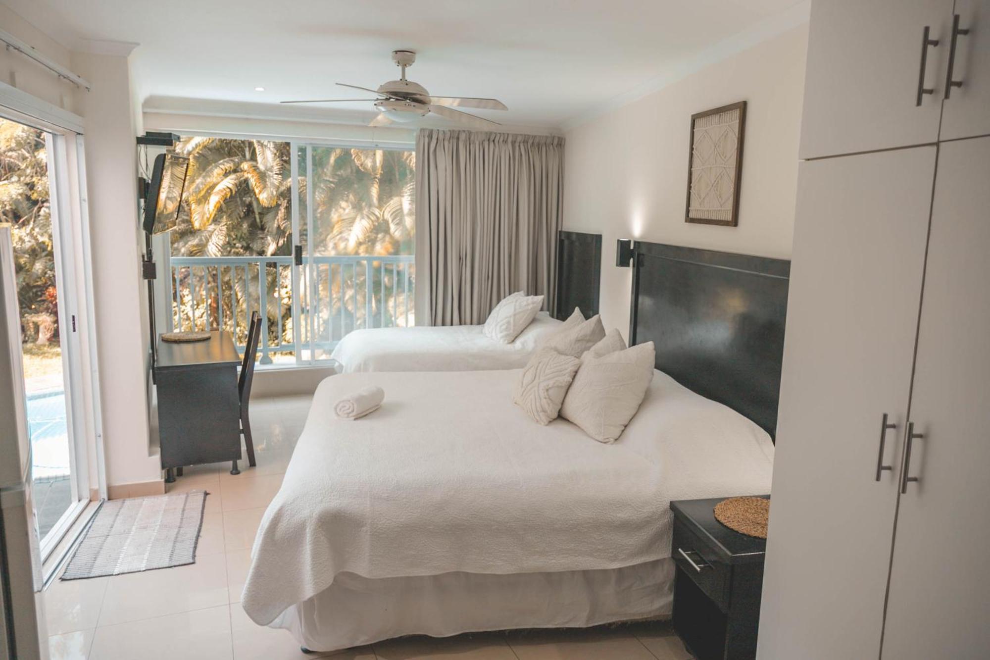 דורבן Beside Still Waters Boutique Hotel מראה חיצוני תמונה